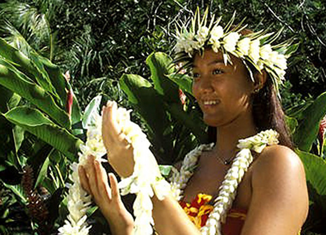 collier-fleurs-polynesie