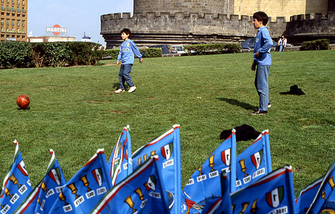 naples-foot-a-castel-nuovo